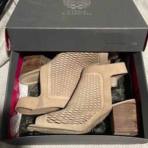 Vince Camuto Lavette heel